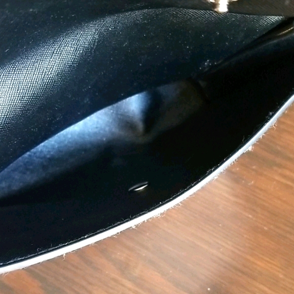 Isabella Scott Sydney Snap Close Vinyl Clutch Bag - Picture 6 of 9